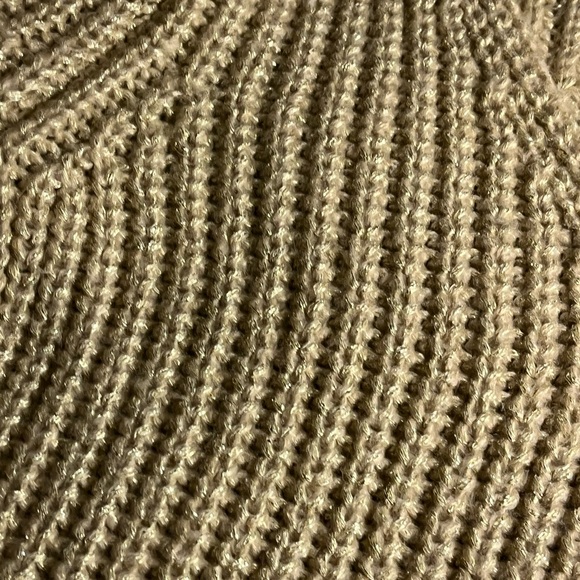 LOFT V-Neck Oversized Side Slits
Ribbed Trim Beige Shimmer Pullover
Sweater Sz M - Picture 6 of 11